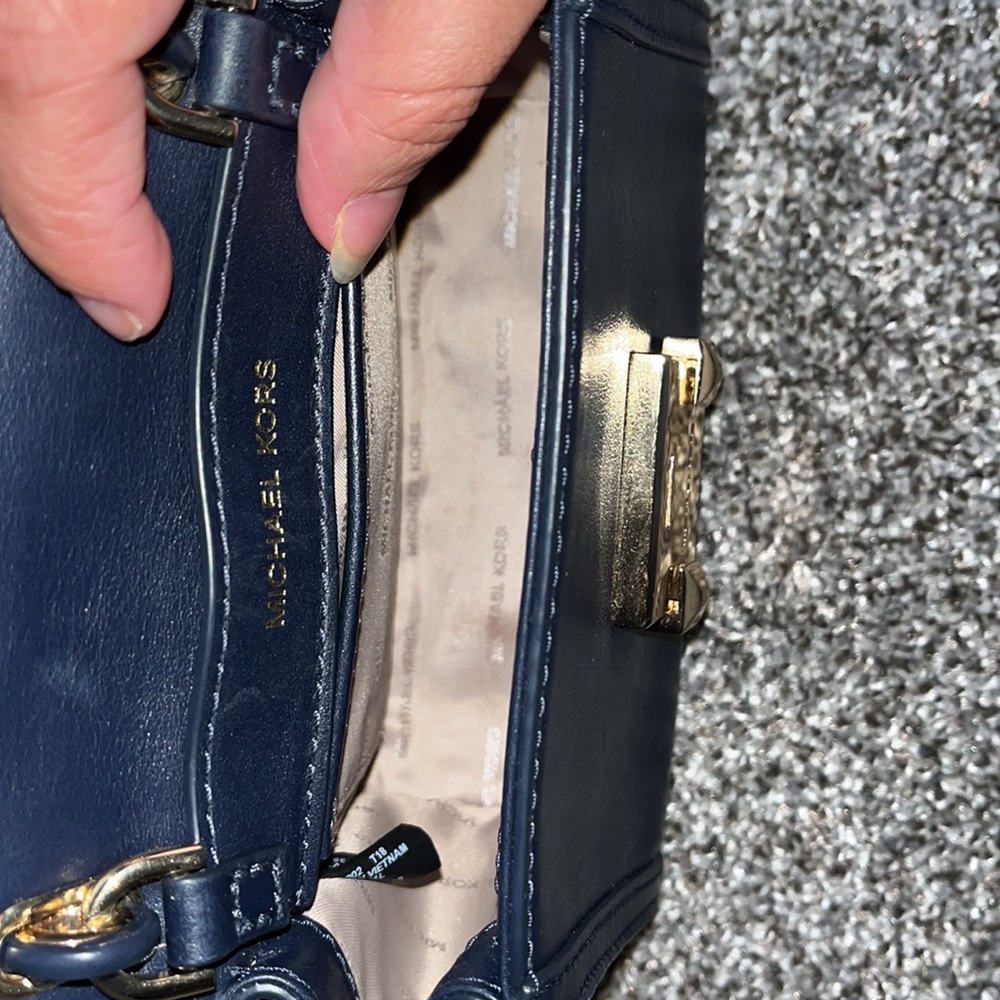 Authentic Michael Kors mini crossbody purse - Picture 5 of 11